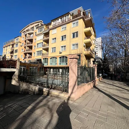 Apartment Great With 3 Bedrooms And 3 Underground Parking Spaces