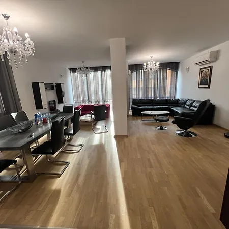 Great With 3 Bedrooms And 3 Underground Parking Spaces Apartment *