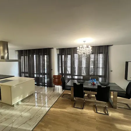 Apartment Great With 3 Bedrooms And 3 Underground Parking Spaces