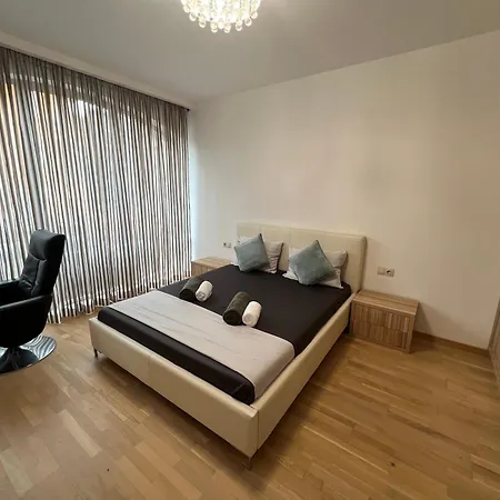 Apartment Great With 3 Bedrooms And 3 Underground Parking Spaces