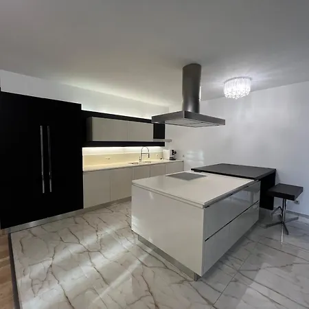 Great With 3 Bedrooms And 3 Underground Parking Spaces * Sofia