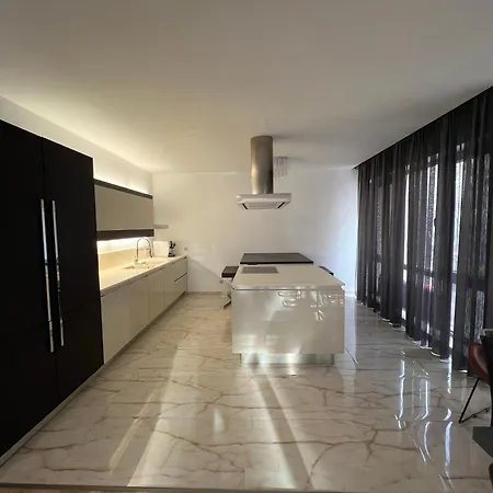 Great With 3 Bedrooms And 3 Underground Parking Spaces Apartment