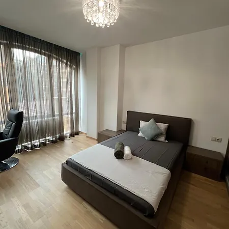 Great With 3 Bedrooms And 3 Underground Parking Spaces *