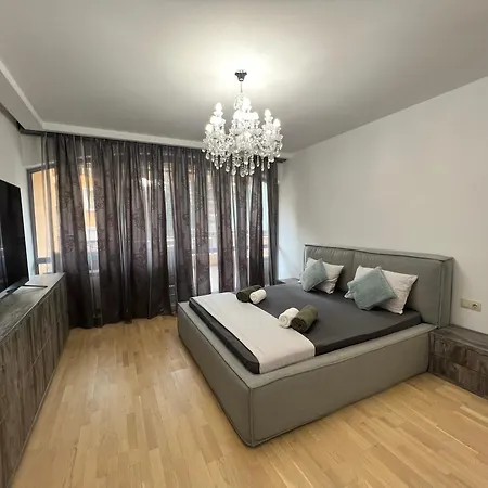 Great With 3 Bedrooms And 3 Underground Parking Spaces Apartment *